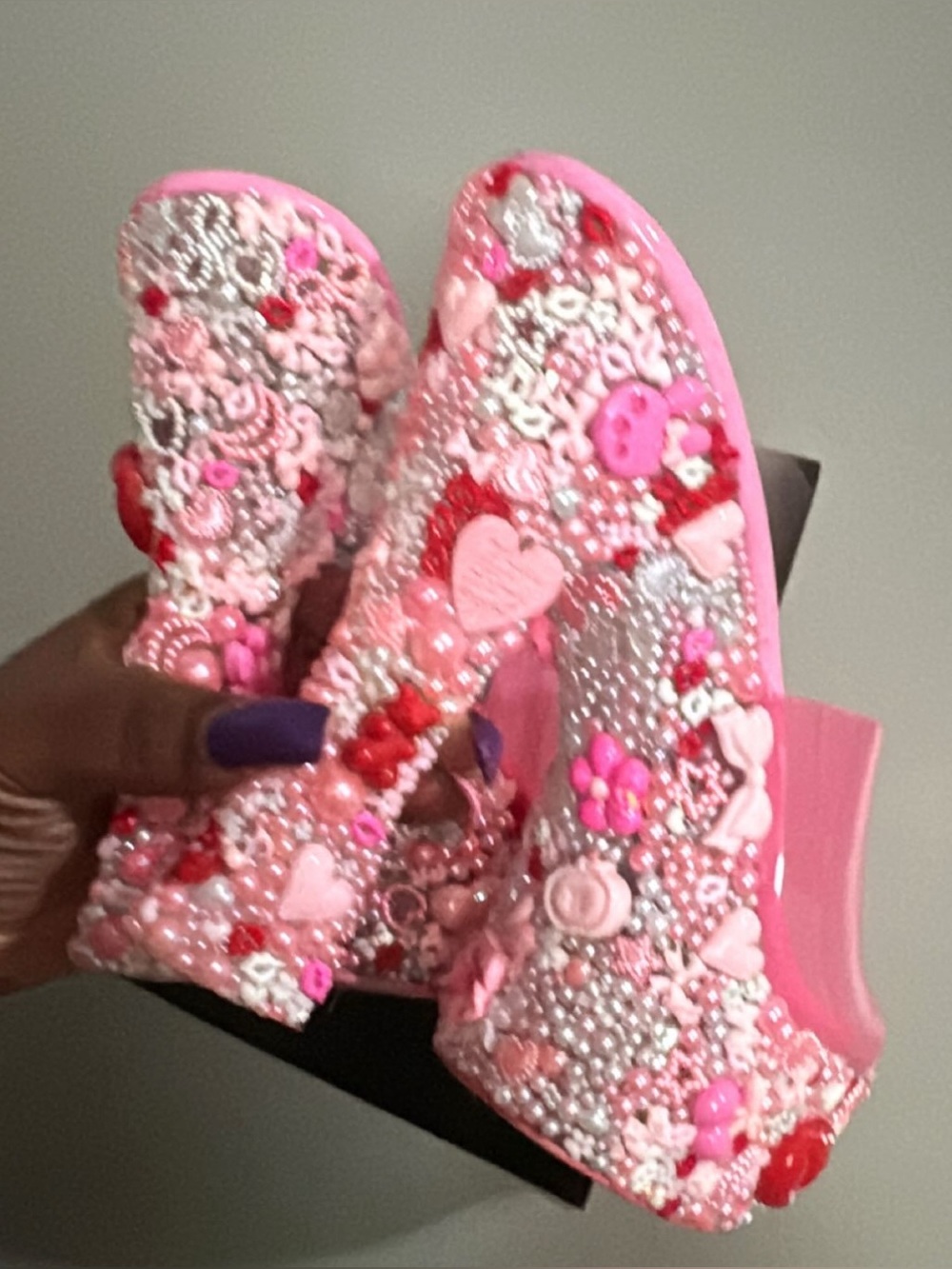Embellished Pink Women's Heels with Heart & Pearl Accents ♥️🩷🤍 𝕵𝖚𝕹𝖐 𝕳33𝕷𝖟 ♥️🩷🤍